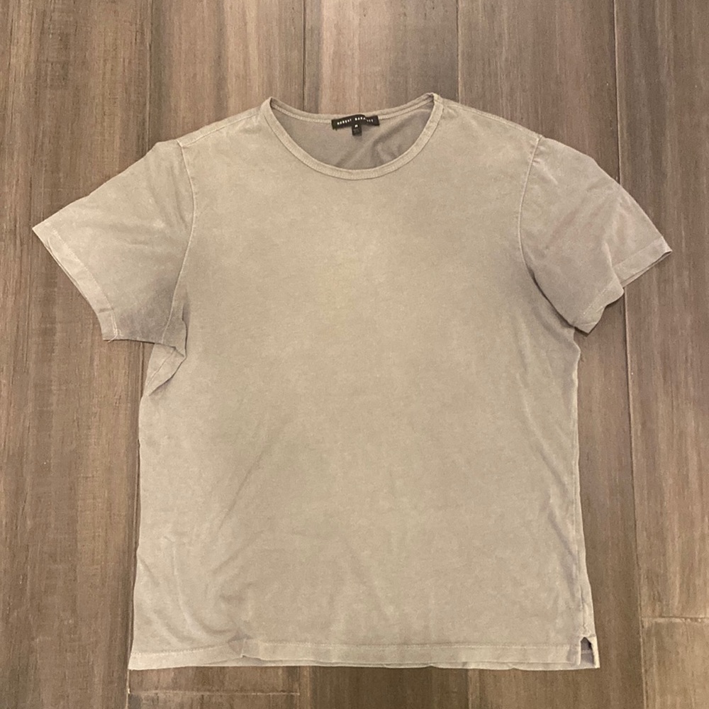 Men’s t-shirt. Great condition. Size M